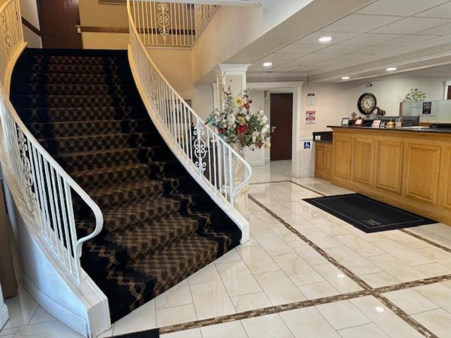 Red Lion Inn & Suites Оубърн Екстериор снимка