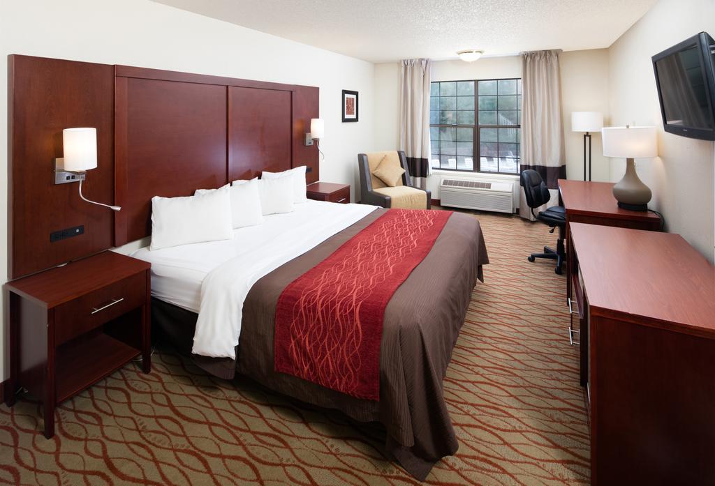 Red Lion Inn & Suites Оубърн Екстериор снимка