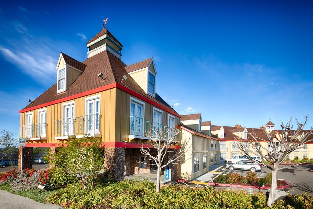 Red Lion Inn & Suites Оубърн Екстериор снимка