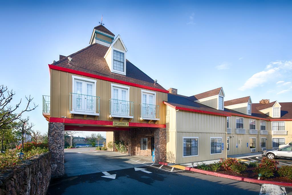 Red Lion Inn & Suites Оубърн Екстериор снимка