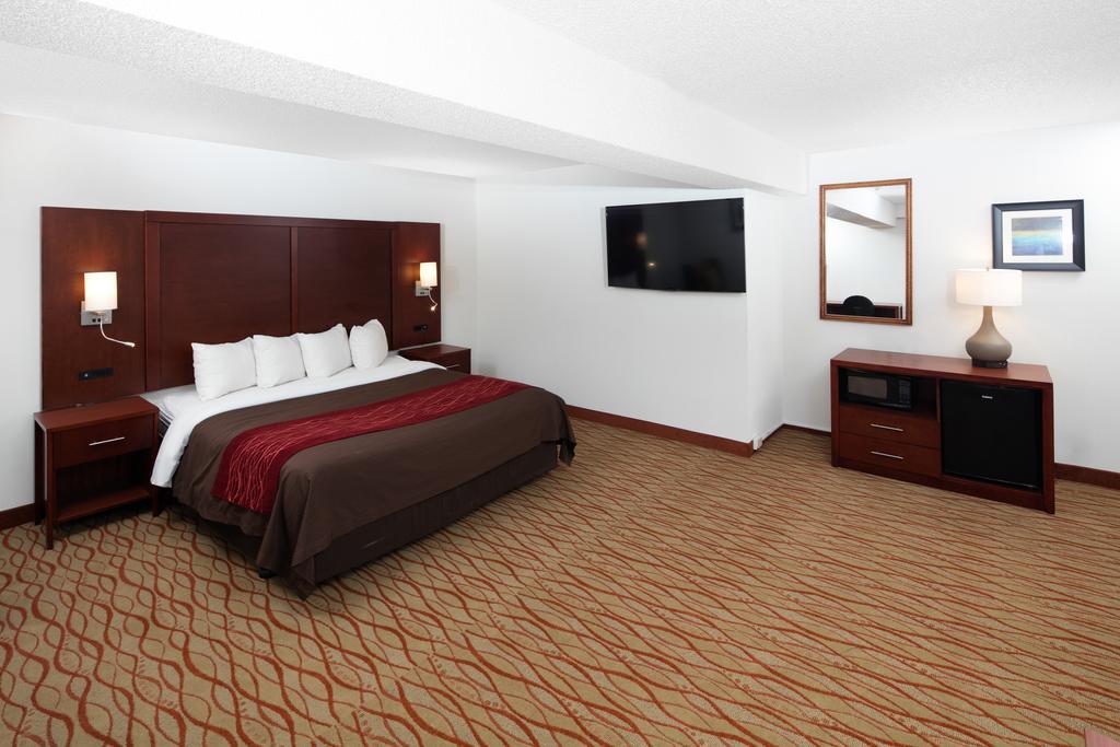 Red Lion Inn & Suites Оубърн Екстериор снимка