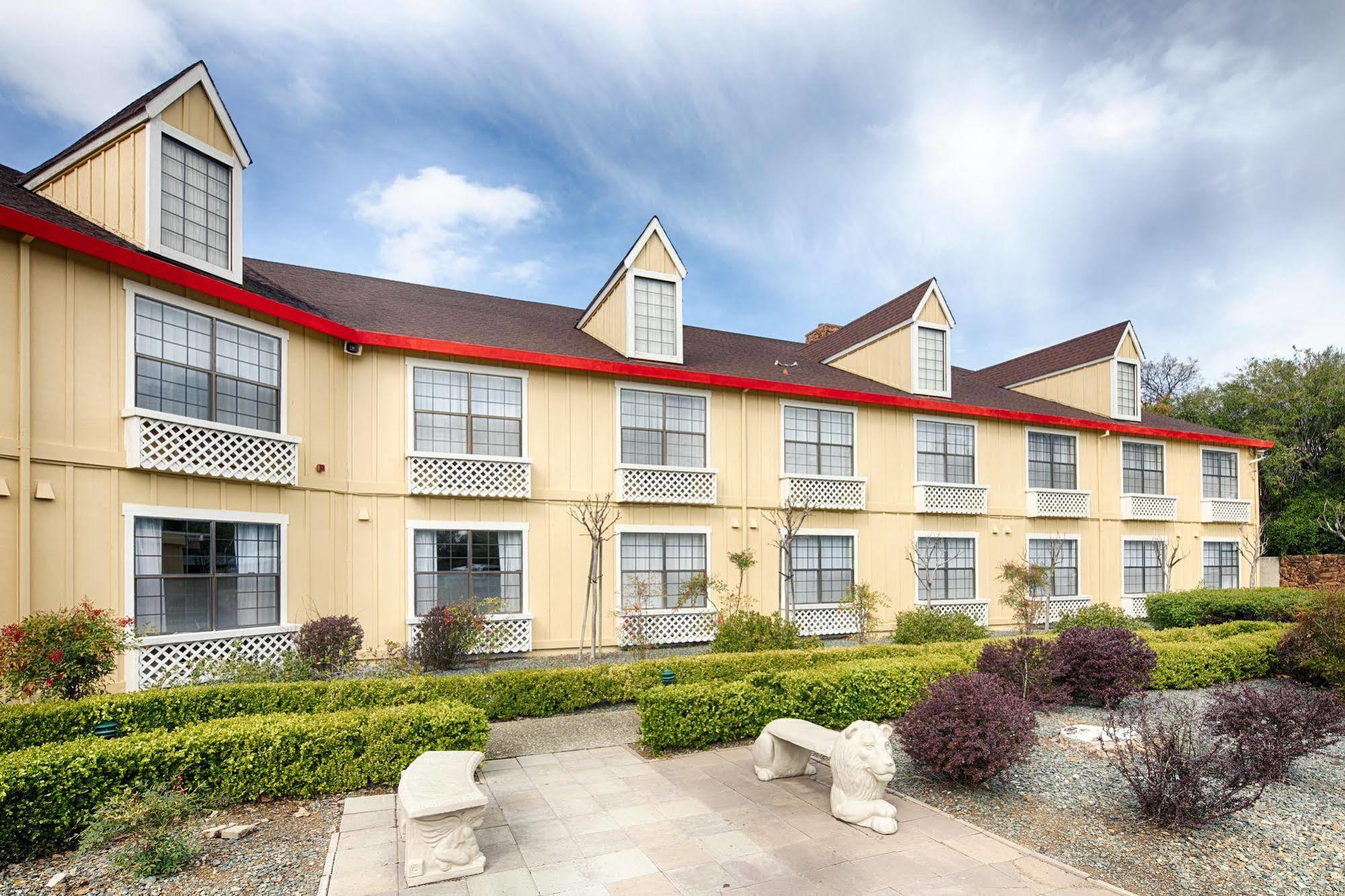 Red Lion Inn & Suites Оубърн Екстериор снимка