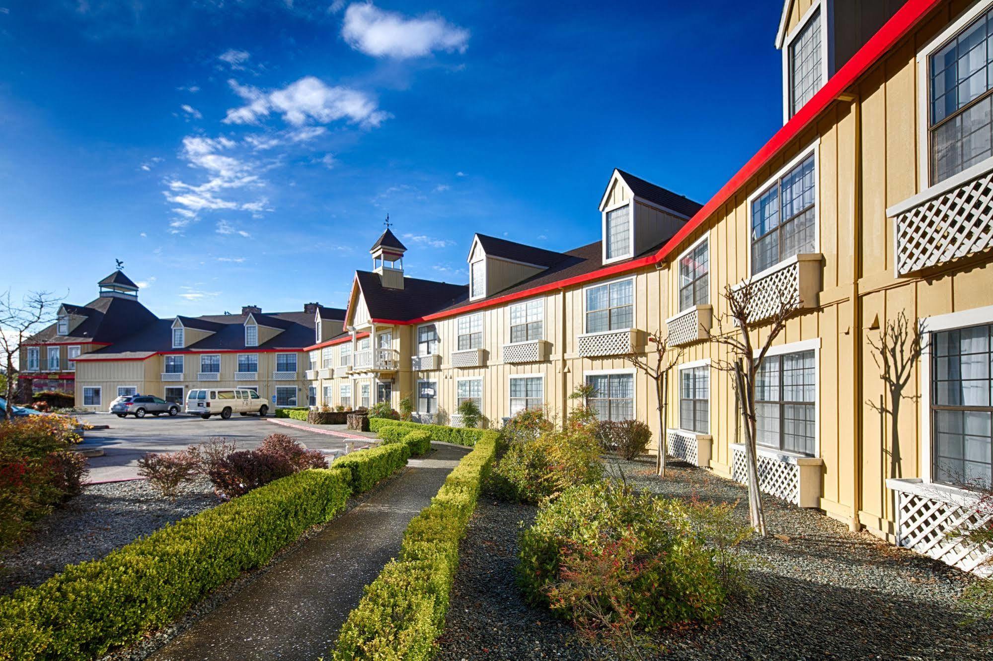 Red Lion Inn & Suites Оубърн Екстериор снимка